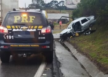 Carro sai da pista na BR-277 e mulher não resiste aos ferimentos