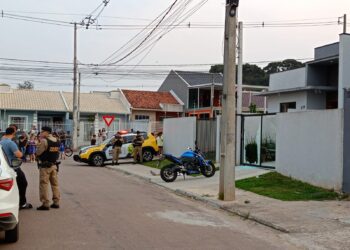 Rapaz é executado a tiros ao chegar em casa na RMC