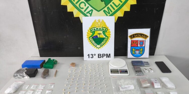 Casal é detido e policiais apreendem crack, cocaína e maconha no Caximba