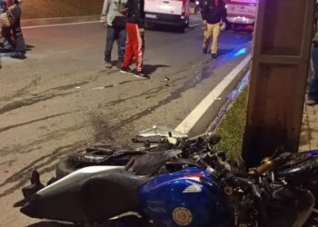 Motorista se confunde e provoca grave acidente na Rodovia dos Minérios
