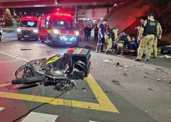 Motoboy atingindo por carro na contramão morre no hospital; motorista do carro recusou fazer o teste do bafômetro