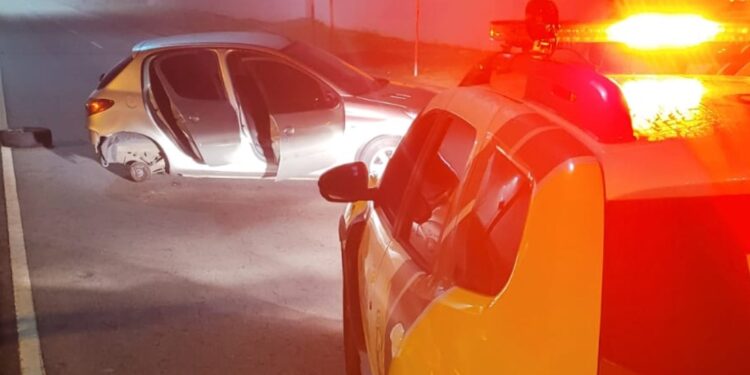 Adolescente de 14 anos que foi baleado na cabeça mês passado durante fuga da PM, se envolve em nova ocorrência de fuga da PM e acaba apreendido