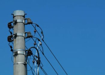 Homens morrem eletrocutados ao tentarem consertar linha telefônica, no Paraná 