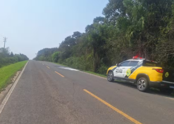 Carro pega fogo, passageira desembarca e acaba atropelada por outro veículo, no Paraná