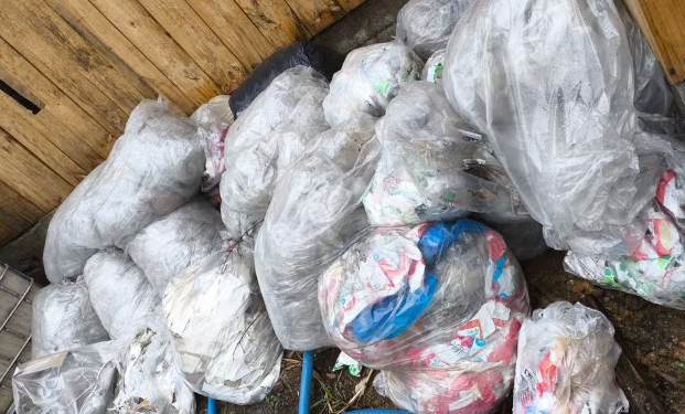 Mais de 10 mil litros de vinho fraudado são apreendidos em barracão no Paraná