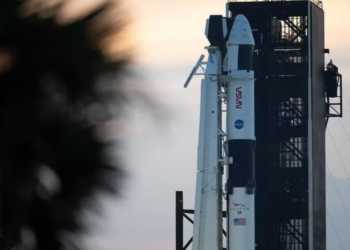 Hoje Nasa e SpaceX devem lançar a missão para trazer os astronautas “presos” no espaço