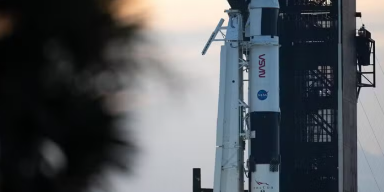 Hoje Nasa e SpaceX devem lançar a missão para trazer os astronautas “presos” no espaço