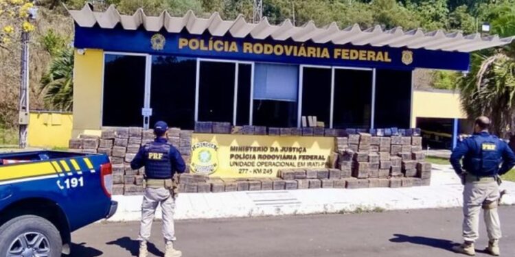 PRF apreende quase 2 toneladas de maconha no Paraná