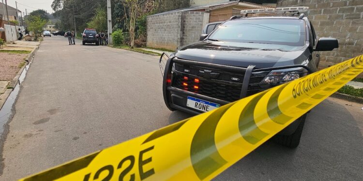 Criminoso que roubou celular e morreu em confronto com a RONE era foragido e tinha participado de outro assalto 3 dias antes de morrer