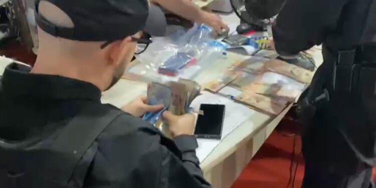 Polícia Federal deflagra operação contra crimes financeiros e lavagem de dinheiro