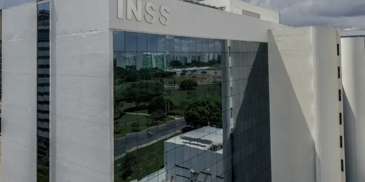 PF deflagra operação contra roubo de dados de beneficiários do INSS