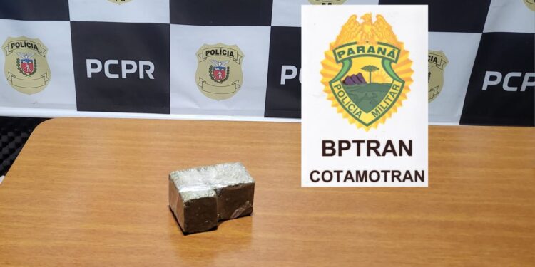 Motociclista tenta fugir de bloqueio policial e acaba preso por equipe da COTAMOTRAN