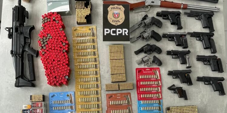 Polícia Civil prende homem e apreende 23 armas de fogo em Pato Branco