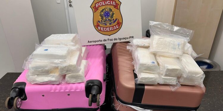 PF prende duas passageiras com oito quilos de cocaína no Aeroporto de Foz do Iguaçu