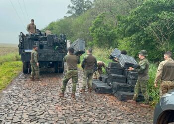 PF e PM/PR apreendem centenas de caixas de cigarros
