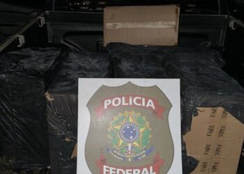 PF apreende caixas de cigarros abandonadas no Rio Paraná
