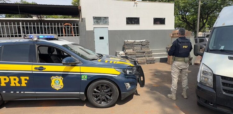 PRF apreende quase 750 kg de maconha escondidas em móveis no Paraná