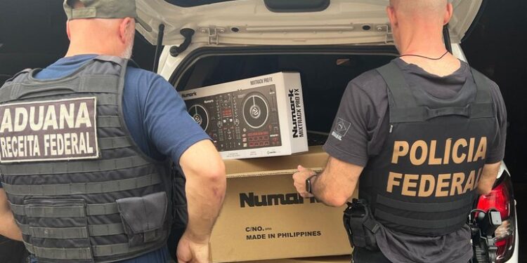 PF prende três pessoas pelos crimes de contrabando e descaminho