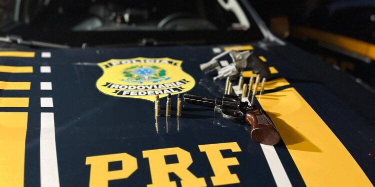 PRF prende 4 homens com armas de fogo