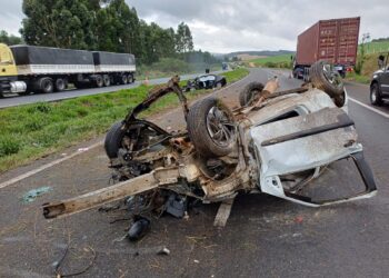 Acidente na BR-376 deixa dois mortos e três feridos