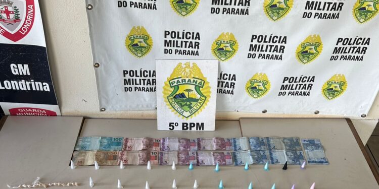 Polícia Militar prende indivíduo com drogas em ponto de ônibus