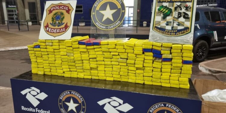 Operação na fronteira resulta em apreensão de quase 200 quilos de maconha