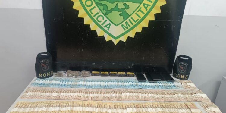 RONE detém trio e apreende crack e maconha na CIC e em Mandirituba