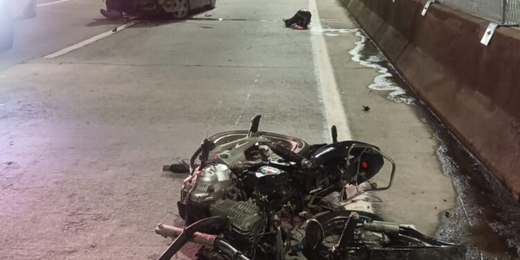 Motociclista na contramão e em alta velocidade morre em colisão frontal com caminhonete