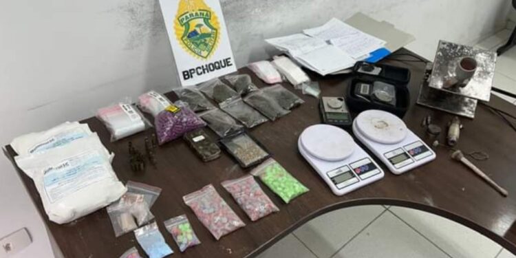 CHOQUE detém casal e apreende drogas em Pinhais