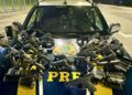 PRF detém casal com criança de 4 anos transportando 28 pistolas na RMC