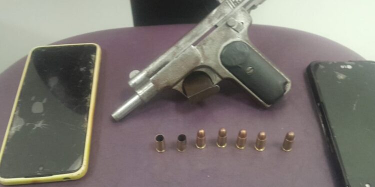 Indivíduo efetua disparos no portão da casa da ex-mulher e acaba preso pela PM