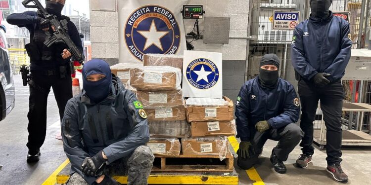 Receita Federal apreende carregamento de cocaína avaliado em mais de R$ 180 milhões de reais