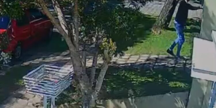 Polícia Civil tenta localizar ladrões de residência que agem em Curitiba