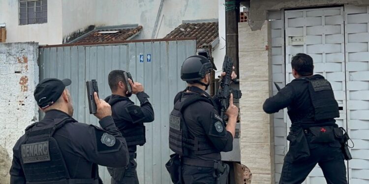 Polícia Civil cumpre 137 mandados em megaoperação contra organização criminosa em três estados