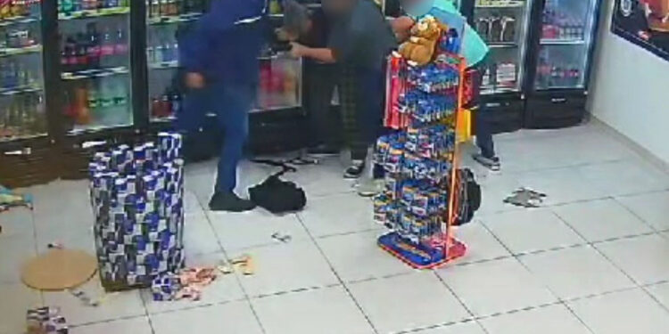 Criminoso que assaltou posto em setembro em Curitiba retorna para novo assalto e leva a pior