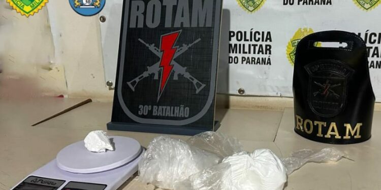 ROTAM recebe denúncia e encontra pacotes com cocaína em mocó