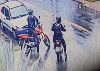 Criminosos furtam moto em poucos segundos em Curitiba