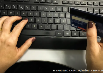 IBGE diz que setor de serviços cai 0,4% em agosto