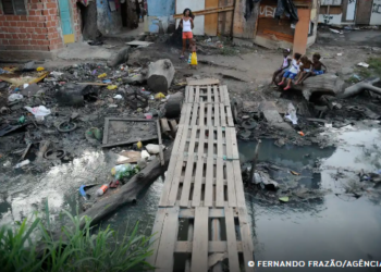Doze milhões de crianças e adolescentes vivem sem acesso a esgoto