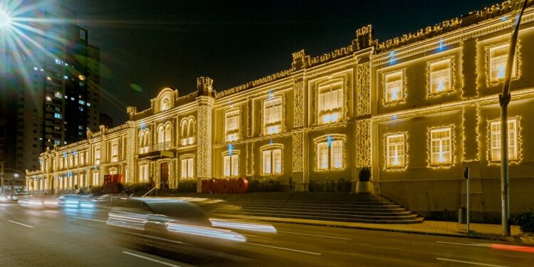 Shopping Curitiba irá inaugurar a decoração de Natal neste sábado, com chegada do Papai Noel