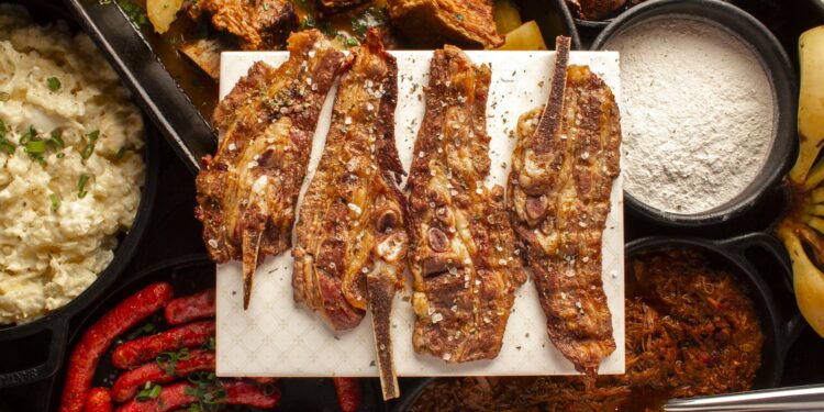 Restaurante Tii-Zé passa a oferecer jantar com buffet de comida mineira