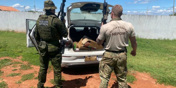 PF e BPFRON apreendem veículo carregado com cigarros eletrônicos