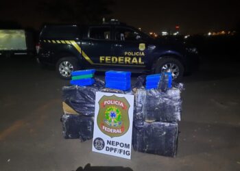 PF apreende 199,8 kg de cocaína durante patrulhamento no Rio Paraná/PR