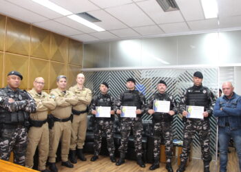 Polícia Militar do Paraná homenageia policiais do BPRONE por ação em Palmas