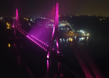 Outubro Rosa: Ponte da Integração Brasil–Paraguai é iluminada na cor da campanha