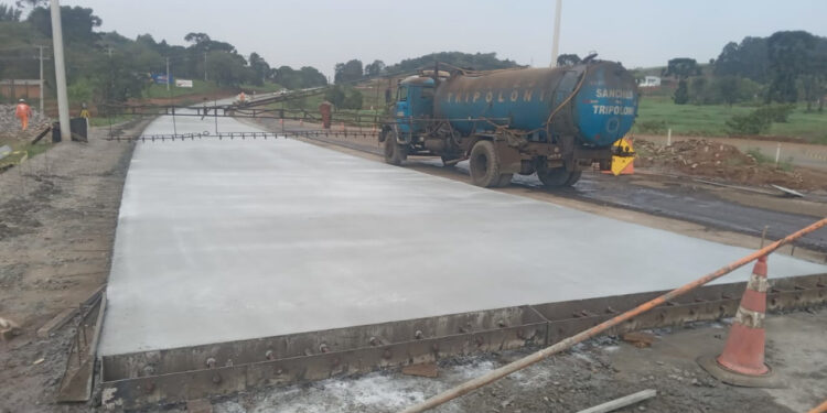 Obra de restauração de rodovia em concreto entre Palmas e Clevelândia chega a 75%
