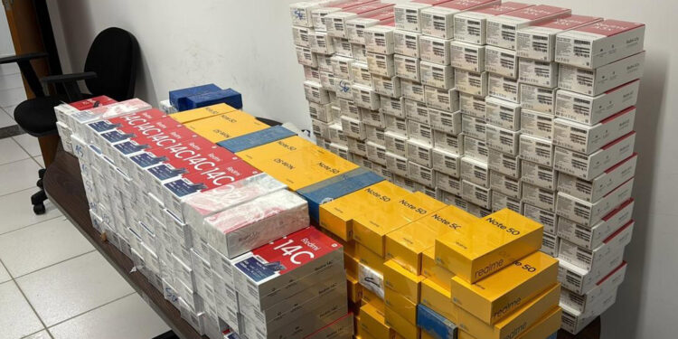 PCPR prende homem com 307 celulares contrabandeados do Paraguai em Araucária