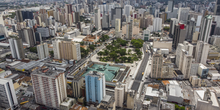Curitiba é a melhor capital para se viver no Brasil, aponta estudo sobre serviços públicos