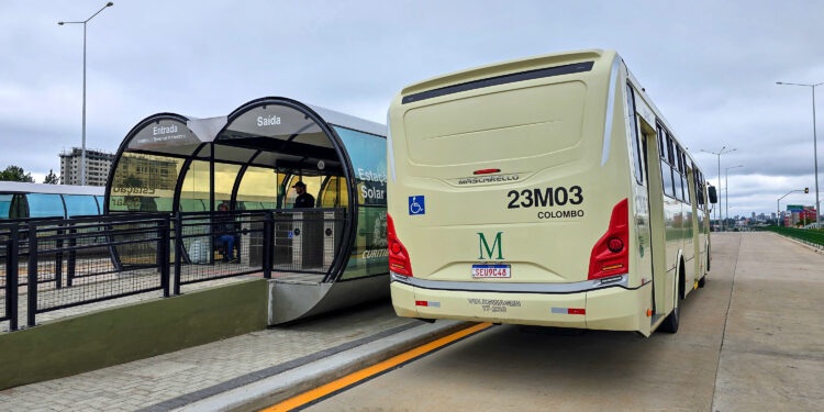 Nova linha de ônibus entre Colombo e Curitiba começa a operar nesta terça-feira