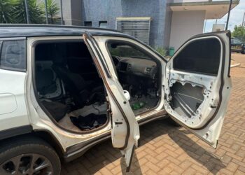 PF e BPFRON apreendem veículo roubado preparado para o contrabando